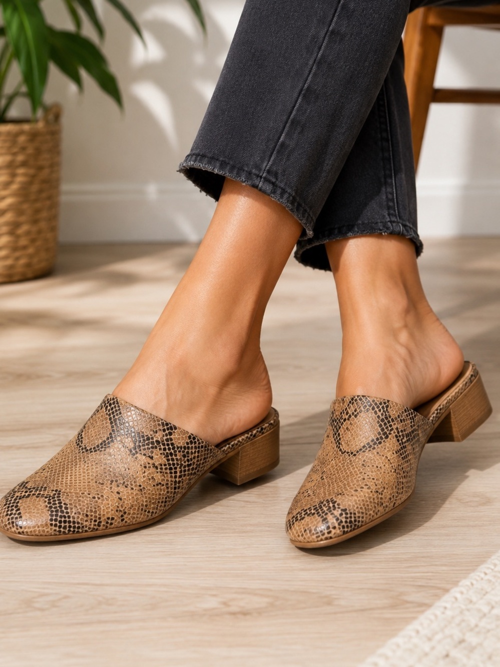 Hillard & Hanson Snakeskin Mule Block Heel Shoes 6.5